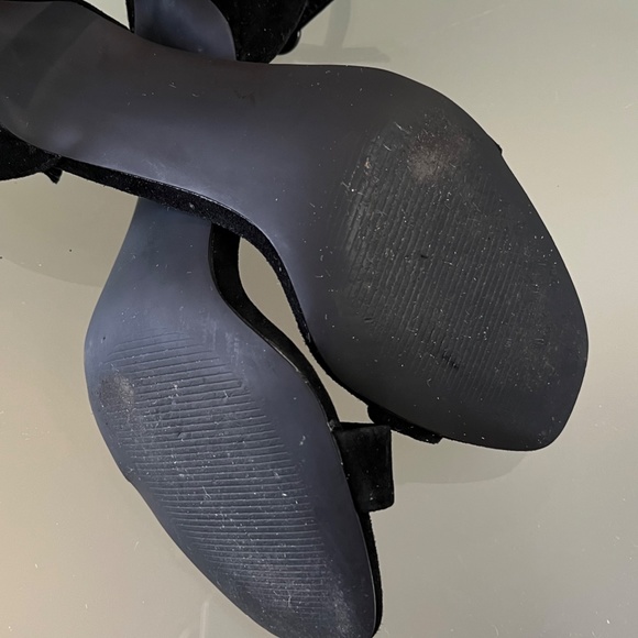 Steve Madden Ankle Strap Luxe Heeled Sandal Black Suede 7.5 PERFECT Condition - Picture 8 of 16